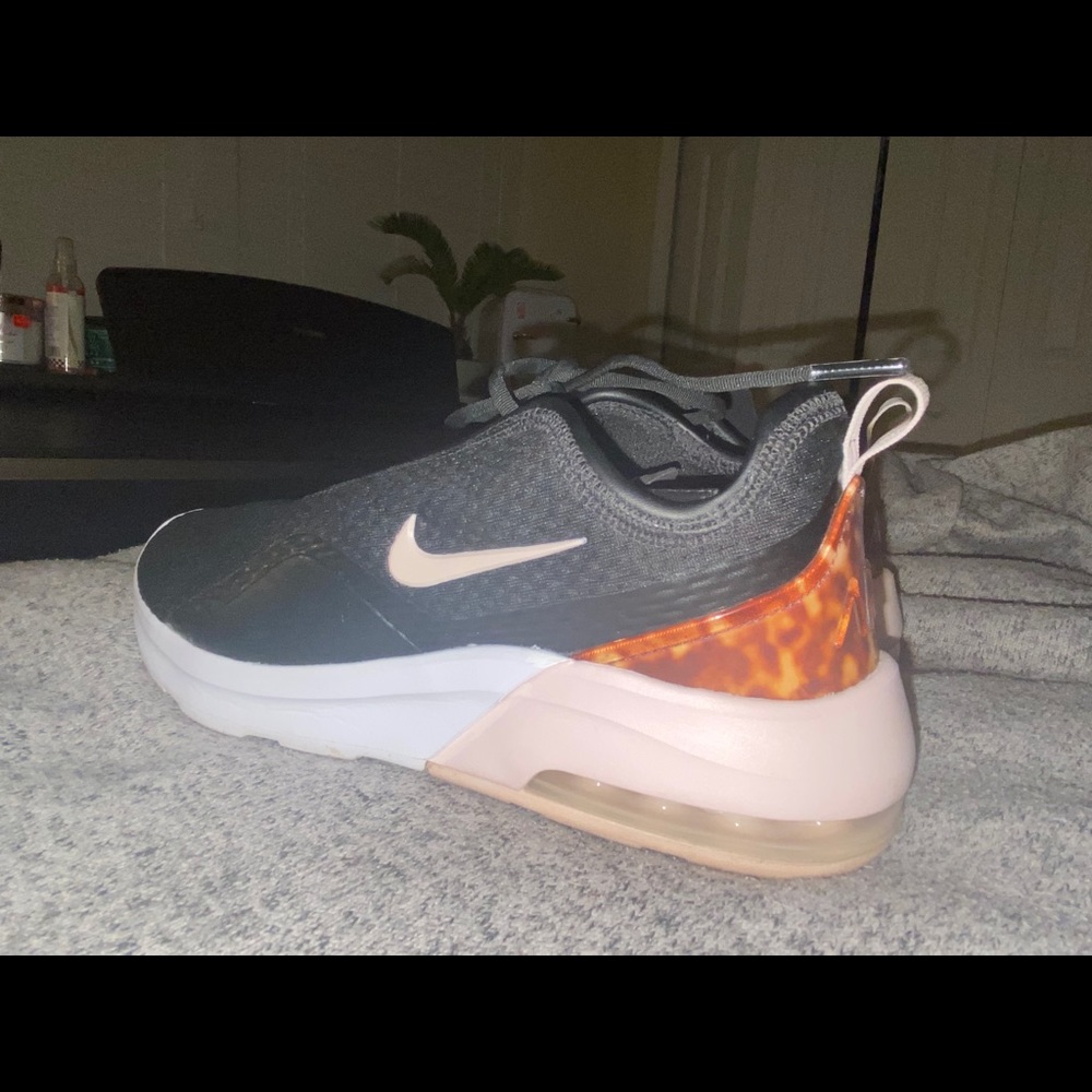 Women’s Nike Air Motion 2